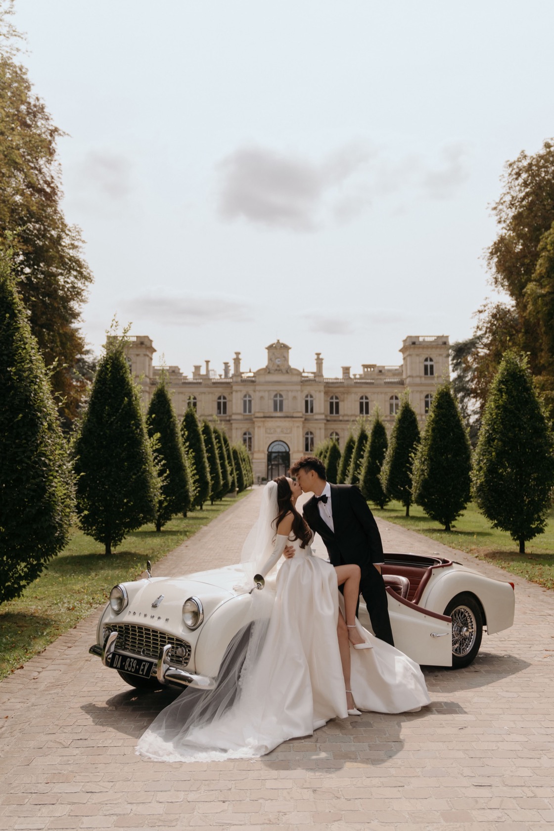 Nicole & Henry wedding photography at Château de Ferrières
